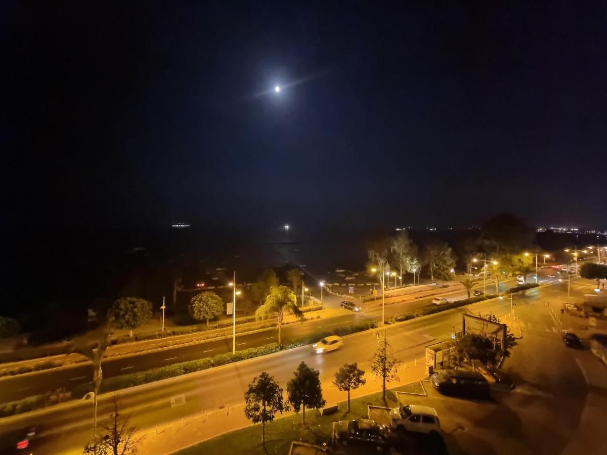 Super Modern Beachfront 1 Bedroom - Sleeps 4 ليماسول المظهر الخارجي الصورة