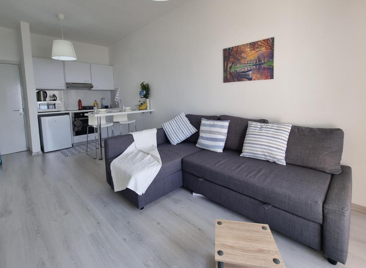 Super Modern Beachfront 1 Bedroom - Sleeps 4 ليماسول المظهر الخارجي الصورة