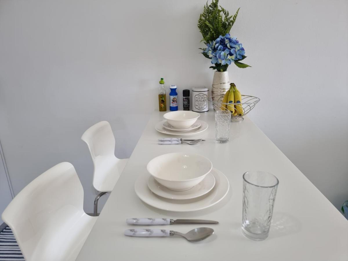 Super Modern Beachfront 1 Bedroom - Sleeps 4 ليماسول المظهر الخارجي الصورة