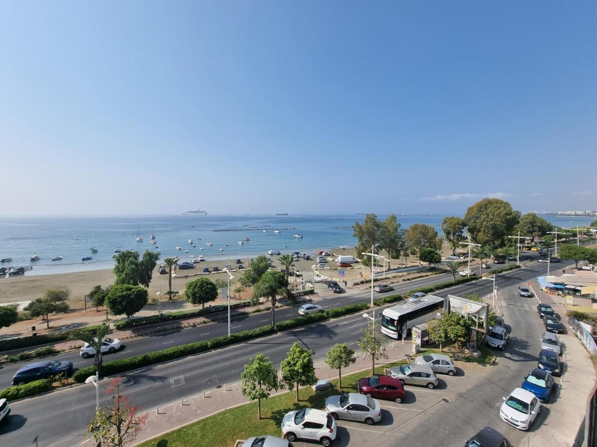 Super Modern Beachfront 1 Bedroom - Sleeps 4 ليماسول المظهر الخارجي الصورة